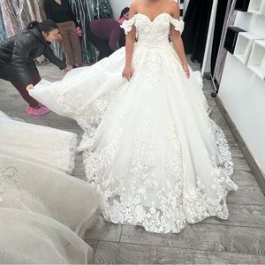 Wedding dress includes a petticoat, Tiara and matching cathedral veil. BALL GOWN